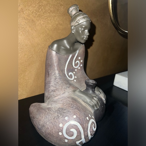 SEYMOUR MANN Handcrafted African Themed Figurine Woman With Pottery - Picture 9 of 12
